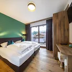 Alpine With Sauna And Balcony Chalet Neukirchen am Großvenediger