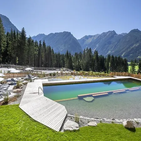 Alpine With Sauna And Balcony Chalet Neukirchen am Großvenediger