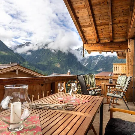 샬레 Alpine With Sauna And Balcony Neukirchen am Großvenediger