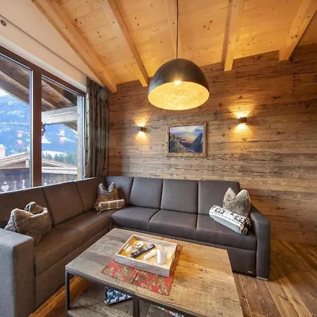 Chalet Alpine With Sauna And Balcony Neukirchen am Großvenediger