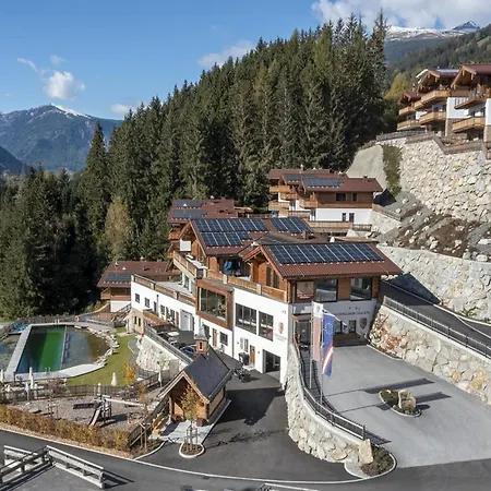 Alpine With Sauna And Balcony Neukirchen am Großvenediger