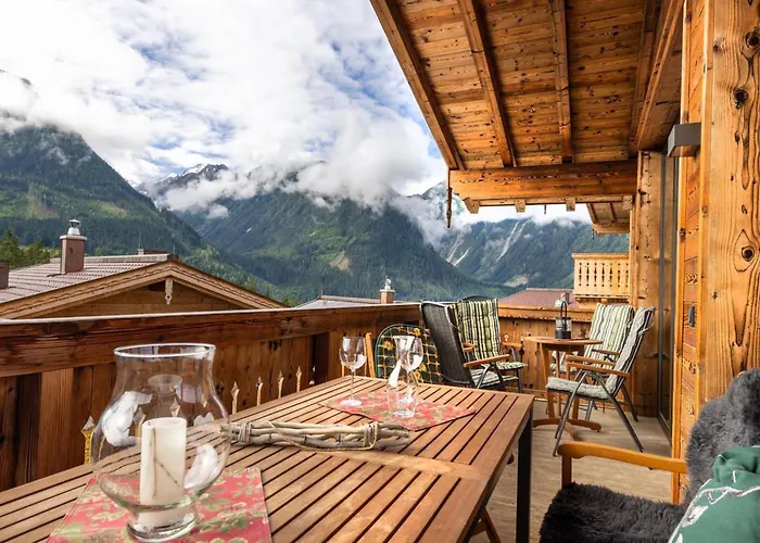 Chalet Alpine With Sauna And Balcony Neukirchen am Großvenediger